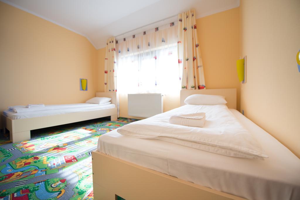 Casa Paveios Hotel Nagyvárad Kültér fotó